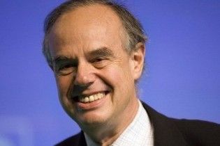 Міністр культури Франції переконує, що знімав для сексу чоловіків свого віку, а не хлопчиків