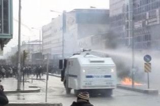 В Туреччині відбулися масові сутички курдів з поліцією