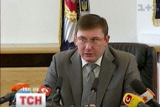 Луценко просить у Тимошенко 30 тис. машин і грошей