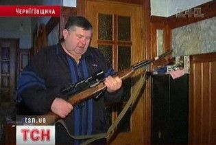 Чернігівський депутат сокирою відбився від озброєних грабіжників