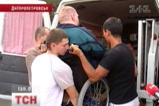 Мерія Дніпропетровська "подарувала" таксі для інвалідів. Поламане