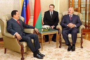 Чавес запропонував Лукашенкові створити новий "союз нерушимый республик свободных"