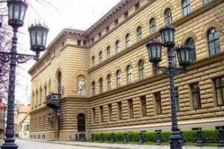 Латвійські депутати відмовилися зменшувати собі зарплату