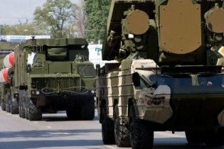 Росія таємно стягнула бойову техніку на околиці Севастополя