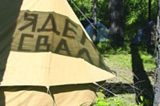 "Скінхеди" напали на табір екологів
