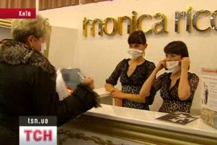 Працівників громадських закладів без масок штрафують на 100 грн
