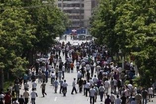 Заворушення в Китаї: невідомі на вулицях протикають голками перехожих