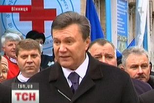 Янукович забороняє Ющенку і Тимошенко іти на вибори