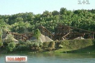 На кордоні з Молдовою через граніт "бомбардують" територію