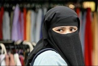 У Пакистані юна терористка-смертниця вбила 46 людей