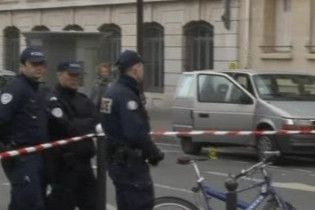 Невідомий відкрив стрілянину з автомата у центрі Парижа
