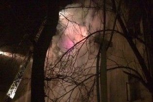 У центрі Москви горить житловий будинок