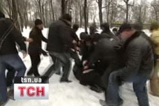 ПР: "озлоблені бойовики Тимошенко" побили учасницю мітингу