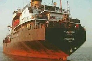 Українські моряки повертаються з Індії, де вони півтора року "охороняли металобрухт"