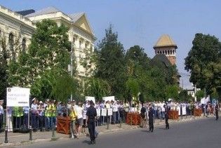 800 тисяч людей у Румунії вийшли на вулиці, протестуючи проти вимог МВФ