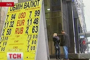 Нацбанк зміцнює курс долара