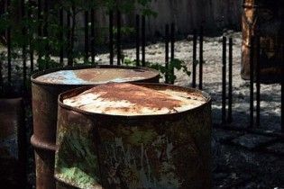 У Львівській області знайшли десятки бочок з отрутою