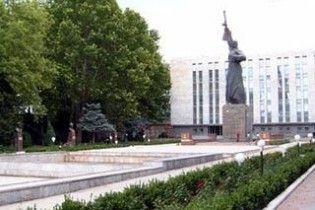 У Ташкенті пам'ятник радянським воїнам замінили монументом на честь узбецької армії