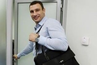 Віталію Кличку повернули конфісковані годинник і сумку
