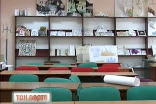 Українські виші масово позбавляють права викладання