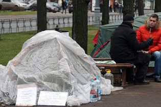 Учасник голодування біля уряду Латвії доставлений в лікарню
