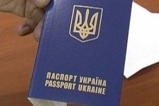 Поновлення видачі закордонних паспортів відклали на тиждень