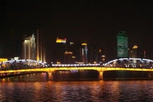 Китайці вимазали олією міст, щоб запобігти суїцидам
