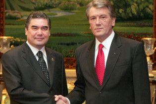 Ющенко відвідає Туркменистан з метою відновлення поставок газу