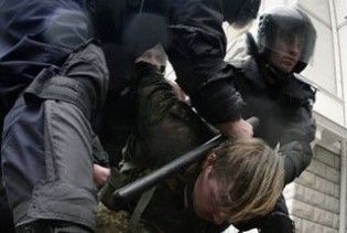У Москві футбольні вболівальники влаштували стрілянину та ламали вітрини