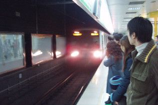 У шанхайському метро зіткнулися два потяги