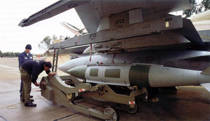 Бомба з системою супутникового наведення JDAM (Фото: www.waronline.org)
