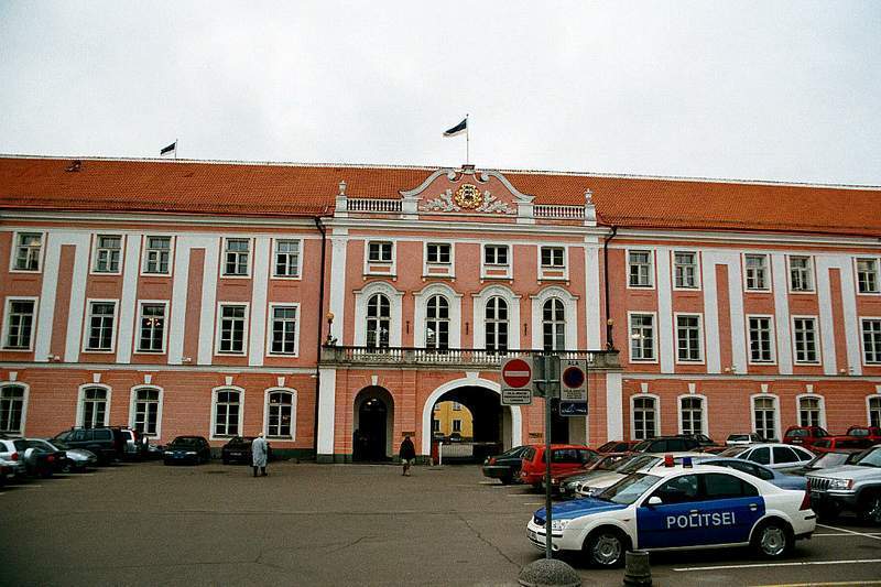 Естонська поліція зможе анулювати візу