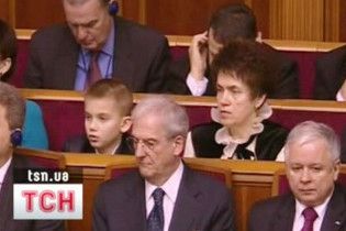Людмила Янукович з внуком зайняли місця в ложі ВР