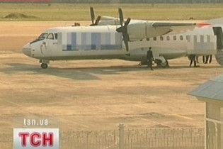 У Луганську літак ледь не переїхав авіатехніка