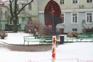 Дві жінки посварилися з двома братами та забили їх держаком лопати