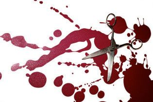 Мати вбила новонароджену дитину манікюрними ножицями