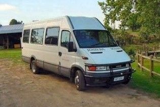 П'яний водій посадив у 16-місний мікроавтобус 49 дітей