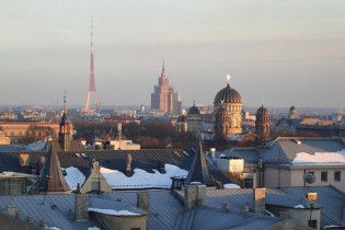 У центрі Риги жорстоко побили підлітка в шапці з написом "Росія"
