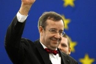 Президент Естонії привітав Януковича з перемогою на виборах