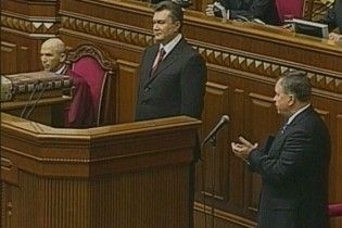 У Раді Януковича ледь не вдарило дверима (відео)