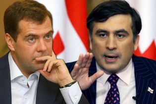 Мєдвєдєв оголосив Саакашвілі персоною нон-грата в Росії
