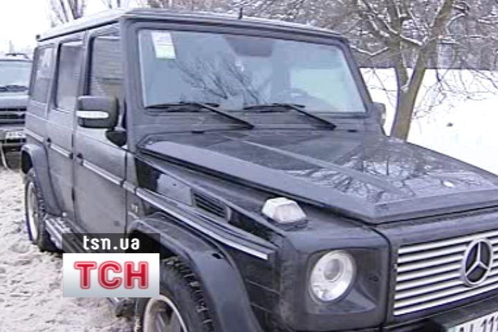 У Києві розстріляли "Мерседес" місцевого бізнесмена