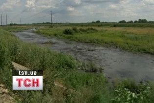 Бортницька станція аерації залила поля селян смердючим мулом