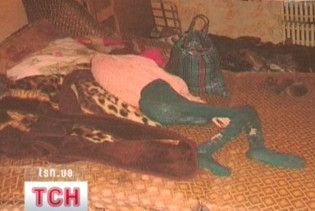 Мати вбила хворого сина, напоївши його алкоголем