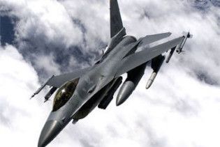 У США розбився винищувач F-16