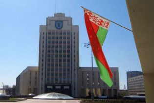 Влада Білорусії позбавляє опозицію адвокатів