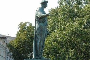 В Одесі на Дюка не змогли вдягнути вишиванку: побоялися провокацій