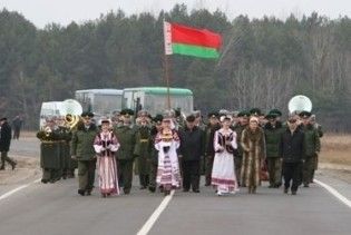 Лукашенко відновлює контроль на кордоні з Росією