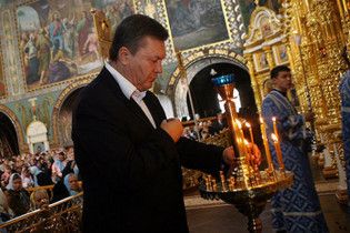 Янукович помолився за Україну в Києво-Печерській лаврі