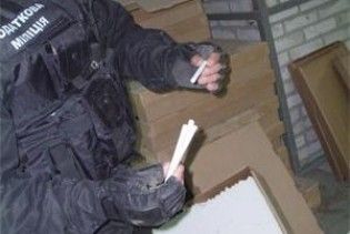 У підвалі на Хмельниччині крутили цигарки для Європи